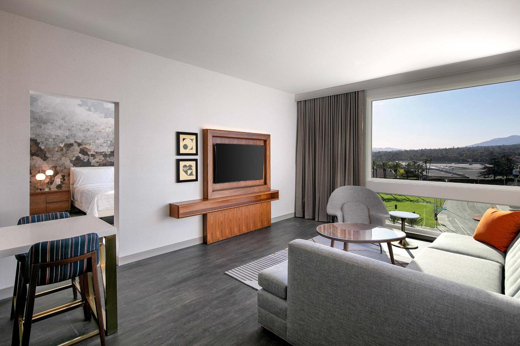 Le Meridien Pasadena Hotel 4*