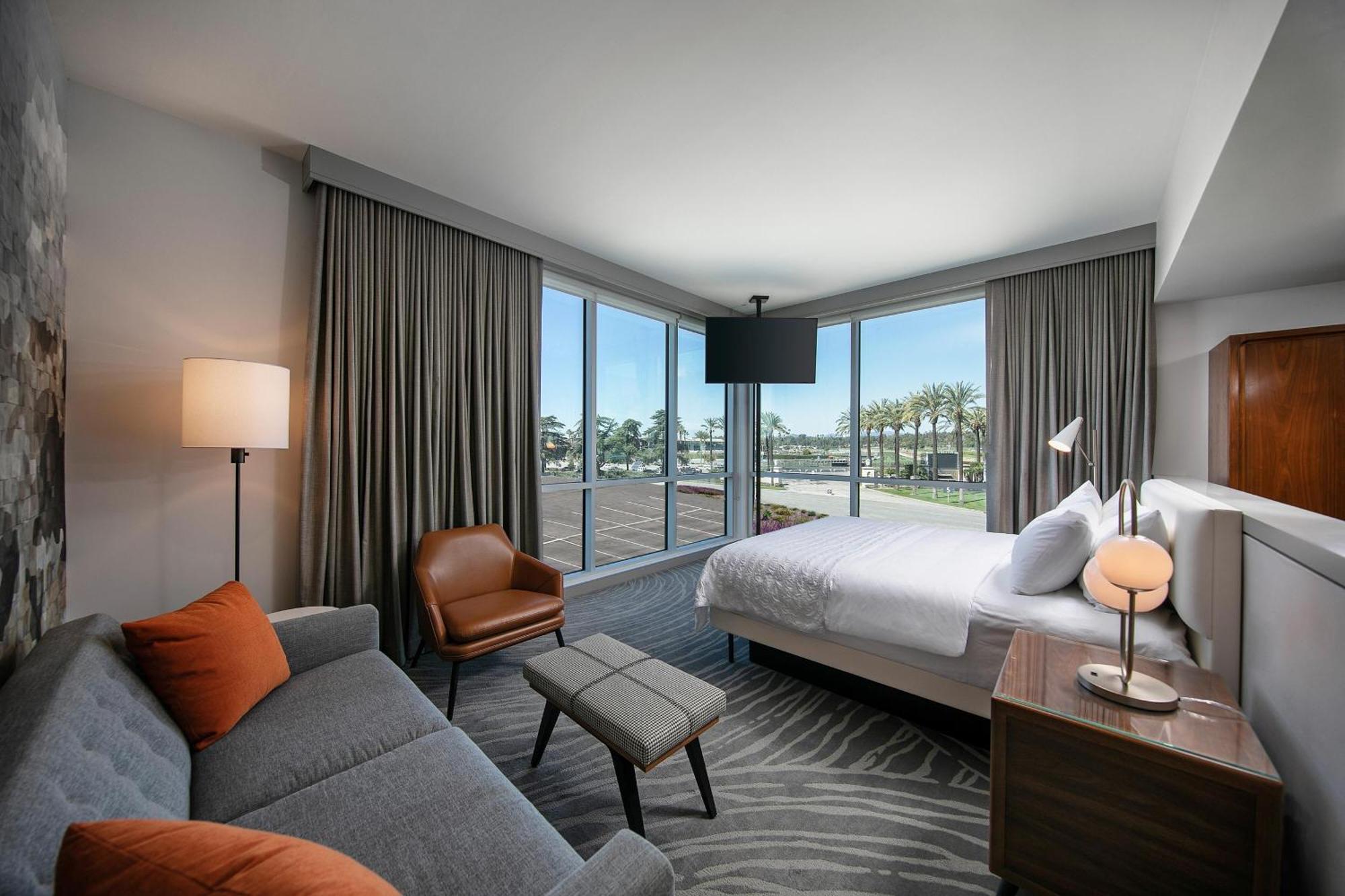 Le Meridien Pasadena Hotel 4*